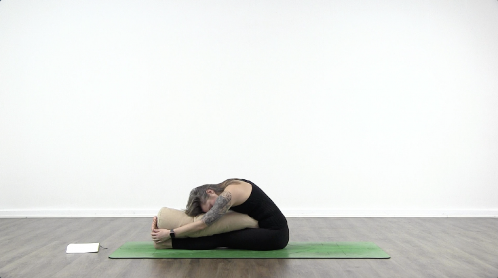 4 Essential Yoga Poses For Sleep_0