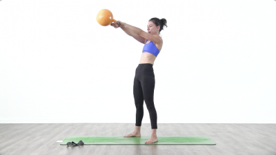 Lizette Pompa is practising yoga on a green yoga mat