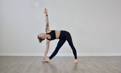 Screenshot from an online yoga class at Yogateket Uppsala